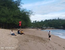Pantai Tambakrejo Di Kabupaten Blitar, Bersih Dan Indah