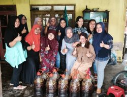 PKK RW 03 Dusun Gondang Desa Tulungrejo, Praktik Membuat Eco Enzyme Yang Kedua