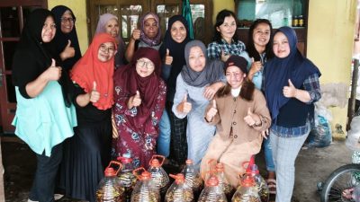 PKK RW 03 Dusun Gondang Desa Tulungrejo, Praktik Membuat Eco Enzyme Yang Kedua