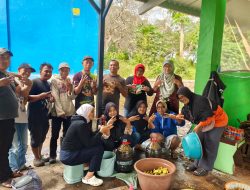 Ketua KSM TPS3R Dusun Pandan Desa Pandanrejo, Berinisiatif Ajak Membuat Eco Enzyme