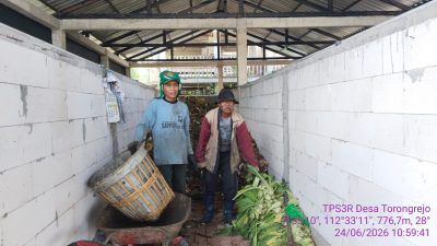 Petugas Pemilah Sampah TPS3R Dusun Krajan Desa Torongrejo, Berharap Sampah Program MBG Diserahkan Kondisi Sudah Dipilah