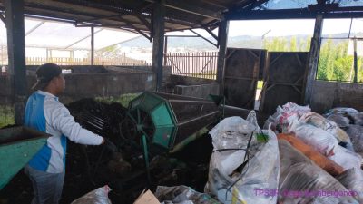 TPS3R Rejeki Barokah Desa Sumbergondo Bangga, Warga Yang Memiliki Sampah Organik Langsung Memasukkan Ke Rumah Kompos