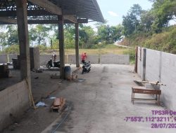 Untuk Keamanan Di TPS3R, Pemerintah Desa Tlekung Membangun Pagar Keliling